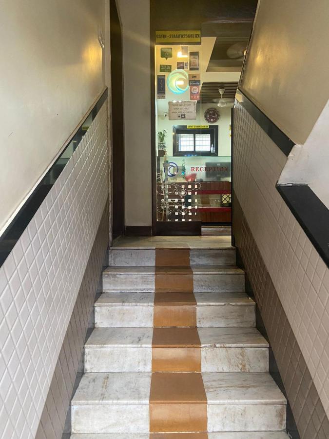 Hotel Oc Residency Мумбаи Экстерьер фото