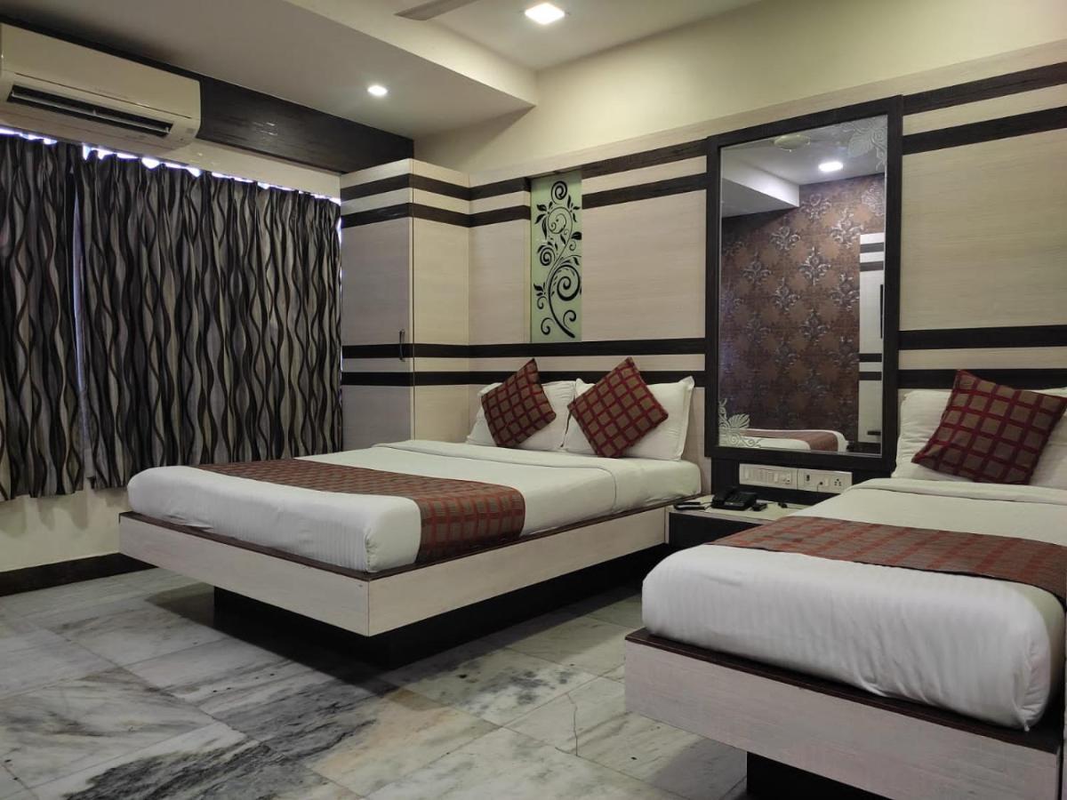 Hotel Oc Residency Мумбаи Экстерьер фото