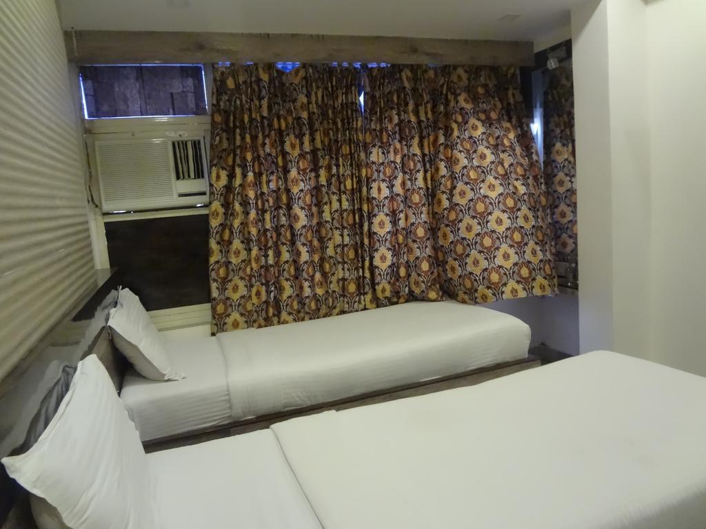 Hotel Oc Residency Мумбаи Экстерьер фото